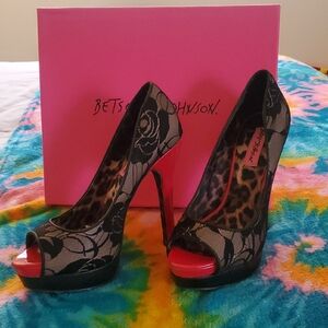 Betsey Johnson 7.5 Black and Red Peep Toe Platform Heels
